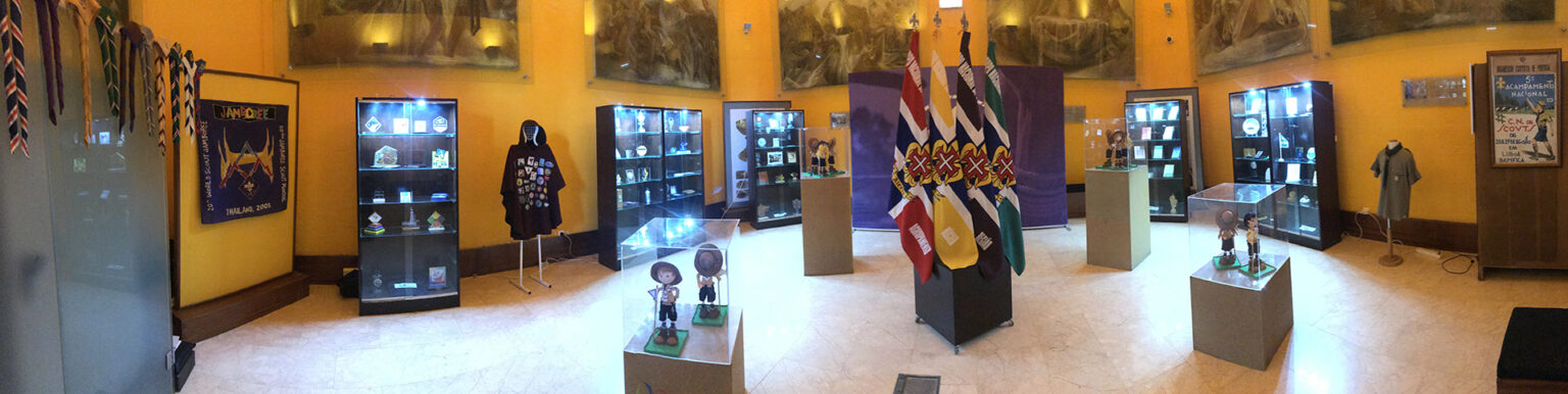 Fotografia Panorâmica da exposição temporária do Museu do CNE, nos 96 anos do CNE, no Santuário do Cristo Rei, Almada, 2019